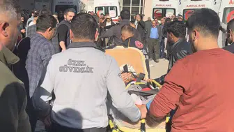 Hakkari'de yürek yakan kaza: İki aracın çarpıştığı yolda minik can hayata tutunamadı