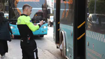 Antalya'da toplu taşımada su sızıntısı skandalı: Yolcuların şikayeti üzerine harekete geçildi