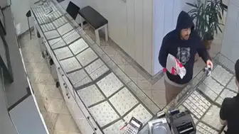 Kumar borcunu kapatmak için kuyumcuya girdi: Şemsiyeli soyguncunun büyük hayal kırıklığı