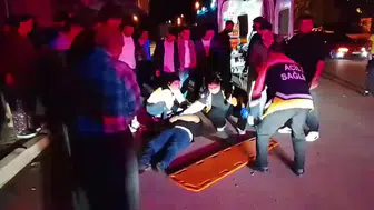 Kozan'da gece yarısı şiddetli çarpışma: Park halindeki araca çarpan otomobilde iki kişi yaralandı