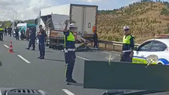 Sivrihisar yolunda acı bilanço: Tırın biçtiği kamyonetten bir can eksildi