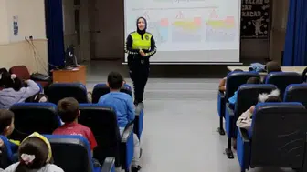 Minik öğrencilere trafik bilinci aşılandı: Geleceğin sürücüleri okul sıralarında eğitiliyor