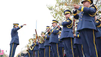 Eskişehir sokaklarında Cumhuriyet coşkusu: 103 yıllık meşale ilk günkü heyecanla taşınıyor