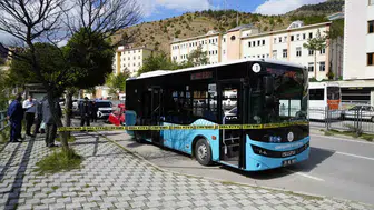 Gümüşhane'de dehşet anları: Duraktaki otobüse arkadan çarptı