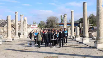 Antik kentin sütunları arasında sağlık yürüyüşü: Tarih ve hareket buluştu