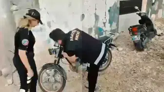 Hatay'da tamirci baskınları: Çalıntı şüphesiyle el konulan motosikletler dikkat çekti