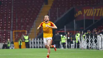 Tribünlerin ısrarlı çağrısı sonuç verdi: Yıldız oyuncu soyunma odasından geri döndü
