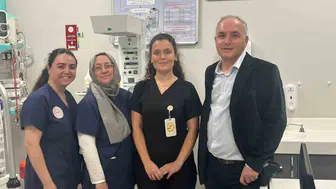 Kendi kızı 600 gram doğmuştu: Şimdi minik mucizelerin hayata tutunması için savaşıyor
