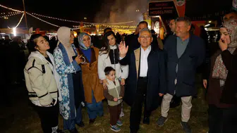 Kayseri'nin lezzet şöleni Millet Bahçesi'ne sığmadı: Başkan Büyükkılıç vatandaşla buluştu