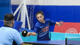 Mecnun Otyakmaz Spor Salonu'nda nefes kesen masa tenisi düellosu