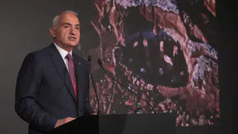 Turizmde rekor üstüne rekor: Bakan Ersoy 65 milyar dolarlık hedefi işaret etti