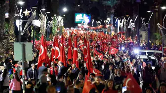 İzmir semalarında Cumhuriyet şöleni: Bin dron aynı anda havalandı