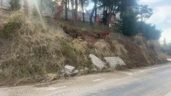 Bursa'da korkutan çöküş: Tonlarca beton yola saçıldı
