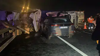 TEM Otoyolu'nda dehşet anları: Refüjü aşan TIR faciaya yol açtı