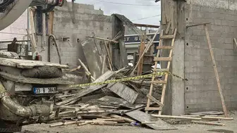 Nizip'teki inşaatta beton faciası: Kalıplar bir anda çöktü