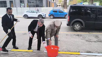 Iğdır'da cadde ve sokaklar değişiyor: Valilik personeli fırçayı eline aldı
