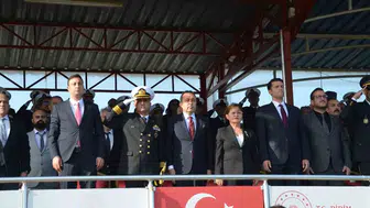 Didim'de Cumhuriyet'in 103. yılı dev bir koreografiyle taçlandı