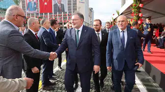 İzmir'de Cumhuriyet Coşkusu: Bilal Saygılı'dan Gelecek Vizyonu Mesajı