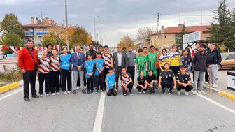 Tomarza'da Cumhuriyet Coşkusu Pistlere Taşındı: Geleceğin Atletleri Yarıştı