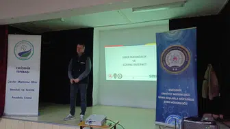 Dijital dünyada tuzaklara düşmemek için gençlere kritik uyarılar
