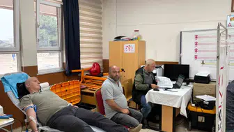 Minik öğrencilerin okulunda hayat kurtaran seferberlik: 90 ünite umut toplandı