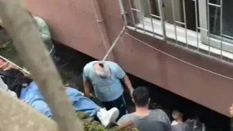 Çarşaflı kaçış planı kabusa döndü: 3'üncü kattan düşen iki genç kız ağır yaralandı