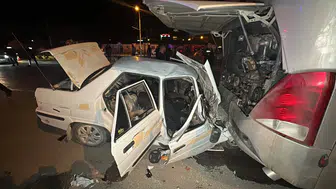 Malatya'da gece yarısı dehşeti: Otomobil otobüse çarptı, üç kişi hastanelik oldu