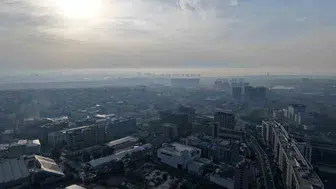 İstanbul’un üzerine çöken gri perde: Şehir silueti pusun içinde kayboldu