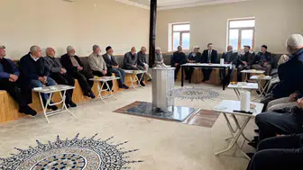 Demirözü'nde saha mesaisi: Kaymakam Ahat köy sakinlerinin kapısını çaldı