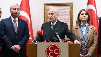 Bahçeli'den sert uyarı: Bakanları hedef almak siyasete ihanettir