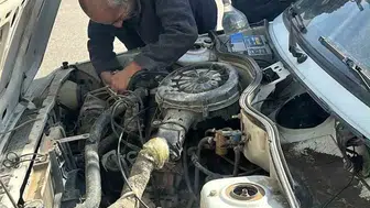 Siirt trafiğinde korku dolu anlar: Seyir halindeki otomobil alevlere teslim oldu