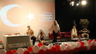 Avrasya Üniversitesi'nde Cumhuriyet'in 103. yılına özel sahne performansı