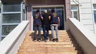 Suruç'ta gece baskını: Aranan hükümlü saklandığı adreste kıskıvrak yakalandı
