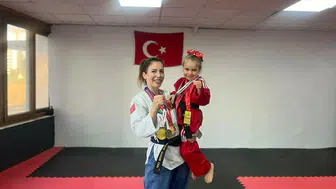 Madalyalı şampiyonun en küçük antrenman partneri: 5 yaşındaki kızı Melodi