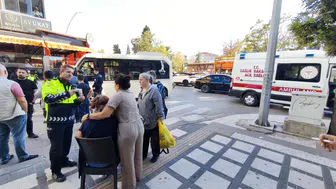 Keşan'da minibüs dehşeti: Yolun karşısına geçmek isteyen iki kadın yaralandı