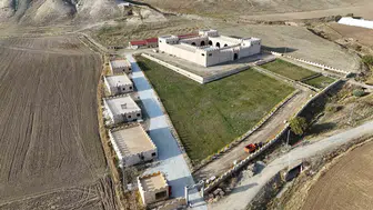 Sivas'ın bozkırında yükselen devasa surlar: Orta Çağ atmosferi tarımla buluşuyor