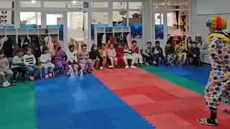 Sahneye çıkan minikler dişlerini korumayı oyunla keşfetti