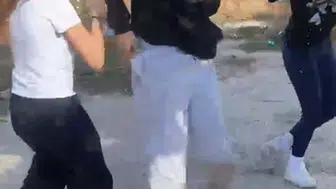 Denizli'de akran zorbalığı kamerada: Liseli kızlar ortaokullu öğrenciyi çeşmede ıslatıp yerde sürükledi