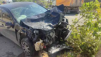 Silvan'da şiddetli çarpışma: Kaldırıma savrulan araçlarda can pazarı
