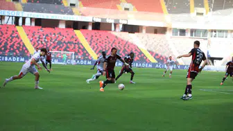 Gaziantep'te nefesler tutuldu: Süper Lig mücadelesinde ilk dakikalar gergin geçiyor