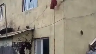 Alevlerin sardığı okulda köylülerin örnek davranışı: Bayrağı yere düşürmediler