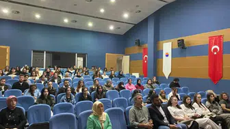 Üniversiteli gençlere şiddetsiz yaşamın anahtarları verildi
