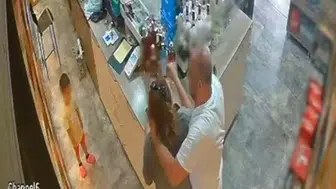 İzmir'de dehşet anları: Küçük çocuğun çaresiz bakışları arasında eşini boğmaya çalıştı