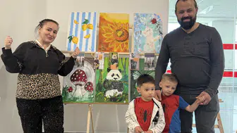 İkizlerine tutunup tuvalde hayatı yeniden boyadı: Kemoterapi koridorlarında umut dolu bir direniş