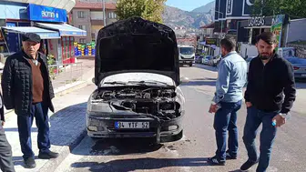 Sınav heyecanı yerini araç yangınına bıraktı: Polisler felaketi önledi