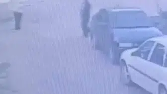 Bolu'da gündüz vakti otomobil hırsızlığı: Güvenlik kamerası her şeyi kaydetti