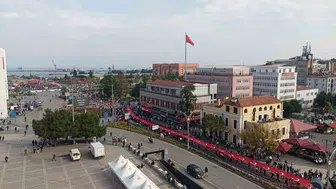 Samsun sokakları kırmızı beyaza büründü: 1919 metrelik dev bayrakla Cumhuriyet coşkusu