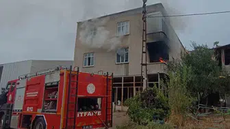 Mersin'de korku dolu anlar: 88 yaşındaki kadın alevlerin arasından sağ çıkarıldı