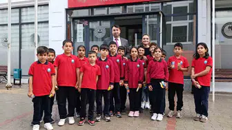 Minik öğrencilerin teknolojik sürprizi emniyet müdürünü gülümsetti