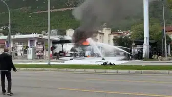 Denizli'de dehşet anları: Yakıt boşaltan tanker infilak ederek ikiye bölündü